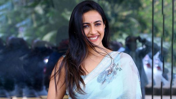 బూతు షోలో మెగా డాటర్ నిహారిక(వీడియో)