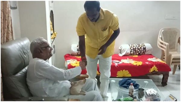 Viral Video: రాజకీయ దిగ్గజాల కాళ్లు మొక్కిన టీడీపీ అభ్యర్ధి నిమ్మల..!