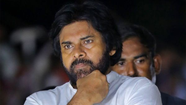 పవన్ కల్యాణ్ గుట్టురట్టు చేసిన ఫ్యాన్స్