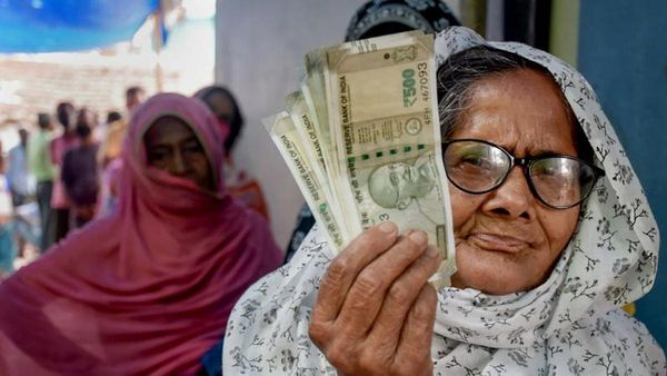 AP Pensions: పెన్షన్ల పంపిణీపై ఏపీ సర్కార్ కీలక ప్రకటన - రాత్రికి ఉత్తర్వులు..!