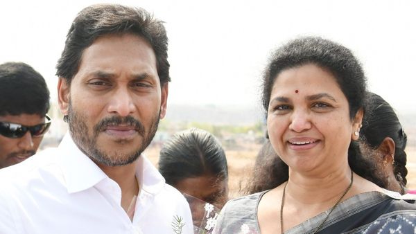 పీకల్లోతు అప్పుల్లో వైసీపీ అభ్యర్థి; ఆస్తుల వేలానికి రంగం; జగన్ కు షాక్!!