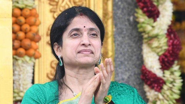 రంగంలోకి భారతి, అటు షర్మిల - సమరమే...!!