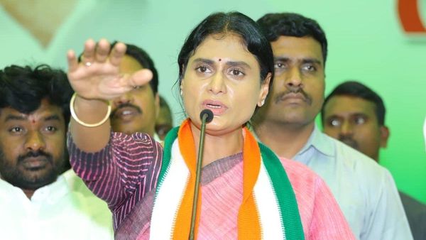 YS Sharmila: వైఎస్ షర్మిలకు ఈసీ షాక్- వివేకా కేసులో వ్యాఖ్యలకు నోటీసులు..!