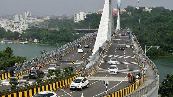 Hyderabad: ఐటీ కారిడార్ లో డెంజర్ బెల్స్.. !