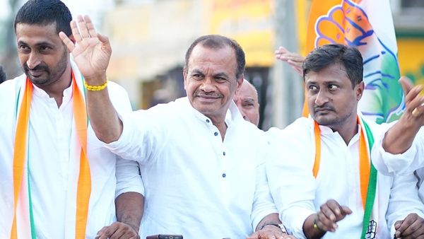 తెలంగాణలో మాజీ మంత్రి అరెస్ట్ - కోమటిరెడ్డి..!!