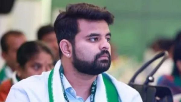 గురి చూసి కొట్టిన పాతపగ, బీజేపీ దెబ్బతో పొత్తు పెట్టుకున్నా ఫలితం లేదు, సర్దుకుంటున్న లీడర్ !