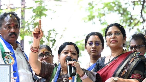 కూటమిలో వారి రూటే సపరేటు - ఝూన్సీకి కలిసొచ్చేనా...!!