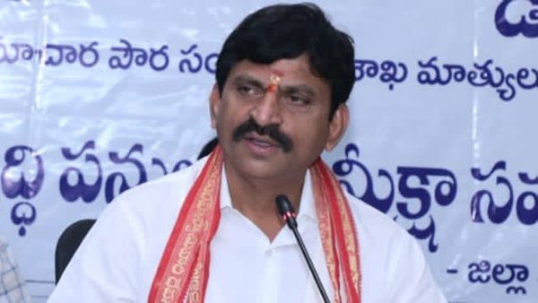 ఎన్నికల వేళ.. మంత్రి పొంగులేటికి బిగ్ షాక్