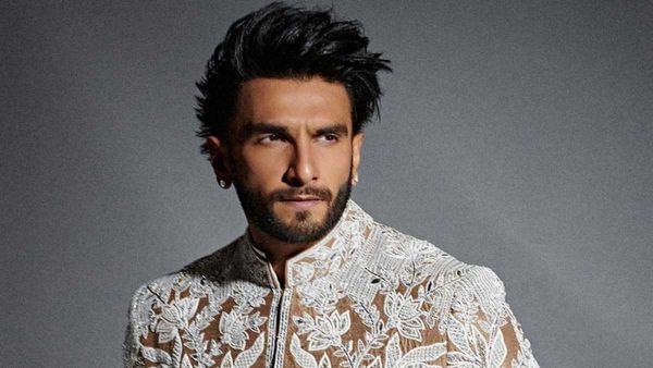 ఎన్నికల ప్రచార డీప్ ఫేక్ వీడియో.. బాలీవుడ్ హీరో ర‌ణ్‌వీర్ సింగ్ ఫిర్యాదు!!