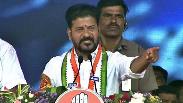 మోడీ, అమిత్ షాను టార్గెట్ చేసిన రేవంత్ రెడ్డి: కేసీఆర్‌పై సెటైర్లు