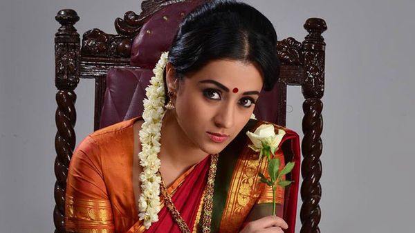 స్టార్ హీరోకు షాక్.. సినిమా నుంచి తప్పుకున్న త్రిష