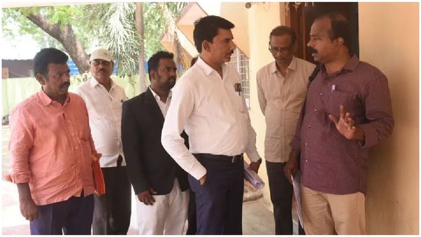 వరంగల్ ఆర్డీవో వాహనంతో సహా కార్యాలయ ఆస్తుల జప్తు.. కారణమిదే!!