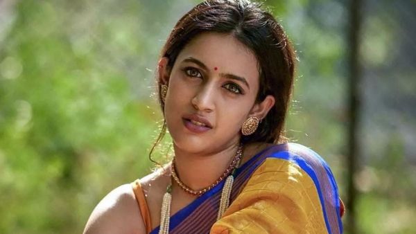   అతనితో డేట్‌కు వెళ్లిన నిహారిక ..ముద్దులు పెట్టిన వీడియో వైరల్