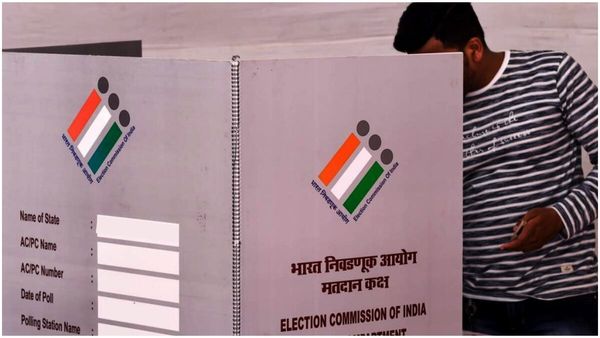 Lok Sabha: మూడో విడతలో 93 సీట్లకు పోలింగ్, బరిలో అమిత్ షా సహా కీలక నేతలు