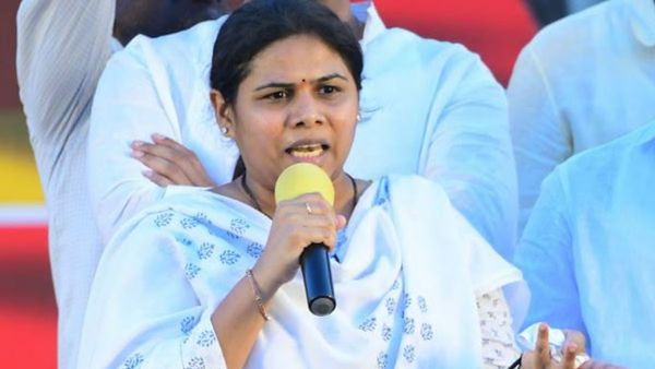 ఆళ్లగడ్డలో భగ్గుమన్న పాతకక్షలు.. అఖిలప్రియ బాడీగార్డుపై దాడి; పరిస్థితి విషమం!!