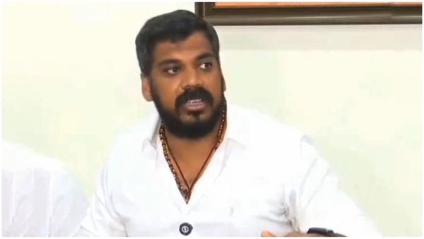 పోలీసులా..? టీడీపీ కార్యకర్తలా..?: ఈసీ ఫ్లాప్