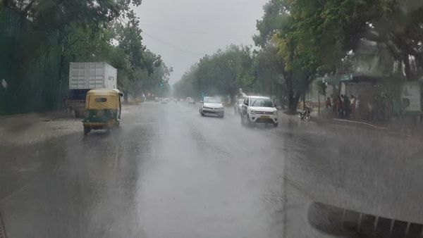 ఏపీలో ఈ జిల్లాల్లో భారీ వర్ష సూచన: పిడుగులు పడే ఛాన్స్