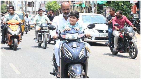 బండెక్కిన బండి.. అల్లుడితో సరదాగా బేకరీకి; అక్కడ ఏం జరిగిందంటే