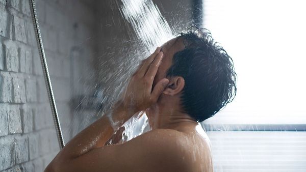 ఎండలో తిరిగొచ్చి వెంటనే చన్నీళ్ళస్నానం చేస్తున్నారా.. అయితే మీరు డేంజర్ లో పడ్డట్టే