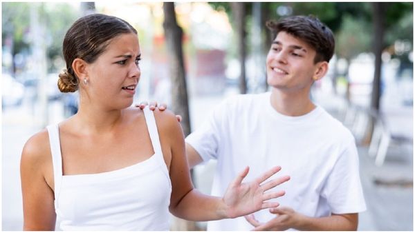 ఎస్సీ యువతిని బెదిరించిన ముస్లీం యువకుడు ఏం చేశాడంటే, స్కూల్ డేస్ టూ కాలేజ్ డేస్ !