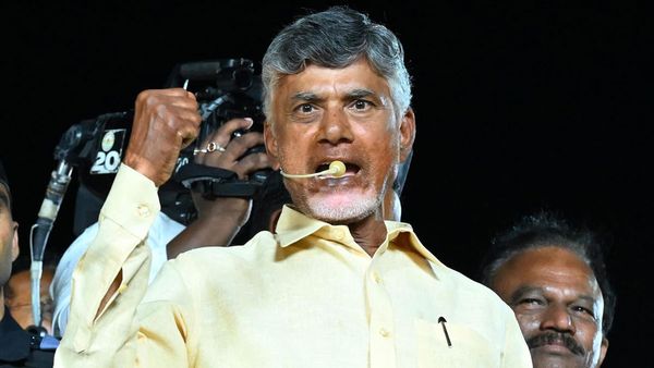 టీవీల్లో ఆలాంటి వార్తలు చూసి పోలింగ్ కేంద్రాలకు వెళ్లిన ప్రజలు, చంద్రబాబు సంచలనం!