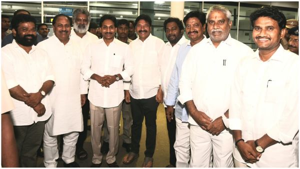 జగన్.. కుటుంబ సమేతంగా