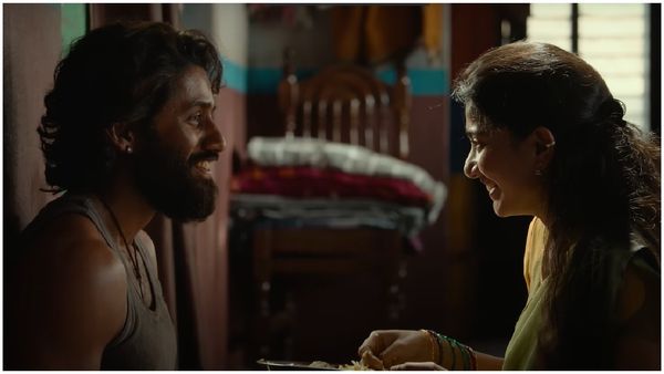 వద్దంటున్నా నాగచైతన్యకు గోరుముద్దలు తినిపించిన సాయిపల్లవి
