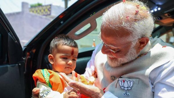 Narendra Modi: బాల మిత్రుడితో నరేంద్ర మోదీ.. వైరల్ అవుతోన్న ఫొటో..!