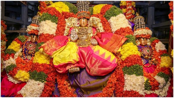 TTD: స్వర్ణరథంపై శ్రీపద్మావతి అమ్మవారి సాక్షాత్కారం, తిరుమల, తిరుపతిలో ఇలా