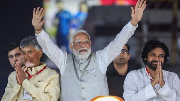 చంద్రబాబు, పవన్ కు ప్రధాని మోదీ ఆహ్వానం - కీలక భేటీ..!!