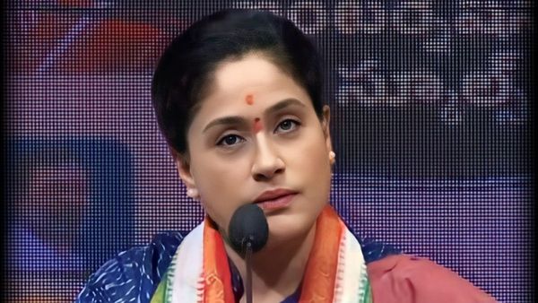 బీఆర్ఎస్ వైపు విజయశాంతి అడుగులు..!!