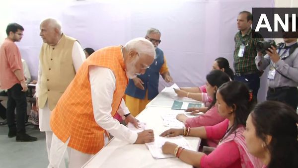 మోదీ.. కాషాయరంగు డ్రెస్ కోడ్