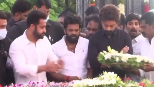 ఎన్టీఆర్ జయంతి: ఎన్టీఆర్ ఘాట్ వద్ద తారక్, కళ్యాణ్‌రామ్‌ నివాళులు; ఎన్టీఆర్ ఎమోషనల్ పోస్ట్!!