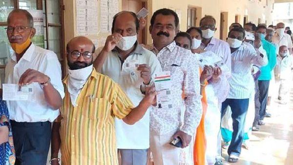 మొదలైన పట్టభద్రుల ఎమ్మెల్సీ ఉపఎన్నిక పోలింగ్; బ్యాలెట్ బాక్సులలో అభ్యర్థుల భవితవ్యం!!