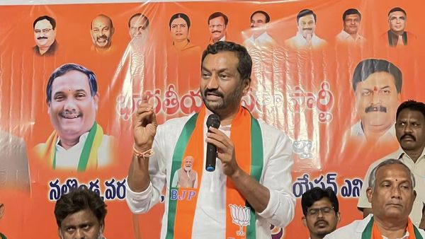 ఎమ్మెల్సీ ఎన్నికల్లో పంచేందుకు బీఆర్ఎస్ రూ. 30 కోట్లు సిద్దం: ఈసీకి రఘునందన్ రావు ఫిర్యాదు