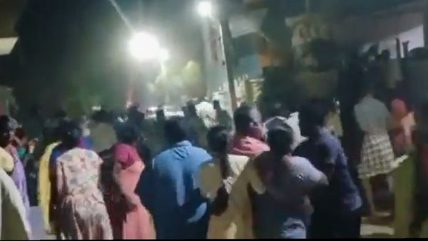 పల్నాడులో పెట్రోల్ బాంబులు, చంద్రగిరిలో గిరగిరా తిరిగిన ఇనుపరాడ్లు, కార్లు బూడిద !