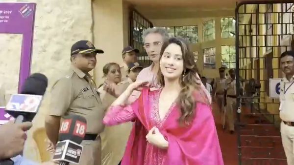 ఓటు వేసిన దేవర హీరోయిన్