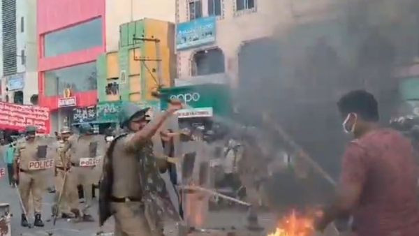 ఒంగోలు నడిరోడ్డుపై..