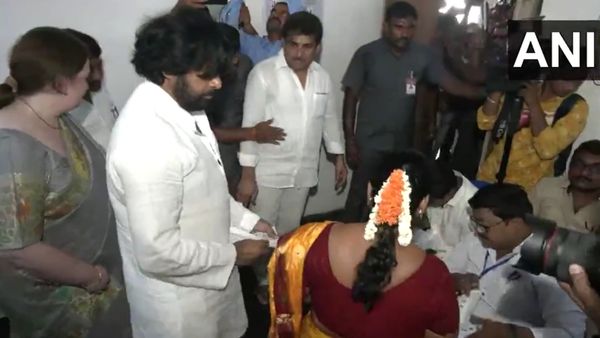 చివరకు సైకిల్ ఎక్కిన పవన్..తమ్ముడి కోసం తప్పలేదు..!