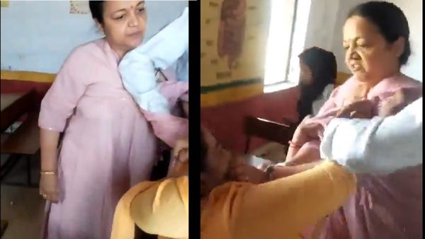 Viral Video: మీద పడి మరి కొట్టేసుకున్న మహిళ టీచర్లు.. వీడియో వైరల్..!