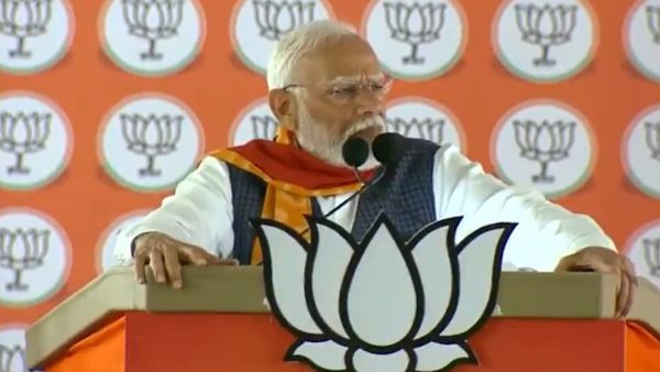 4 తర్వాత వారంతా పారిపోతారు: ఎల్పీ స్టేడియంలో మోడీ హెచ్చరిక