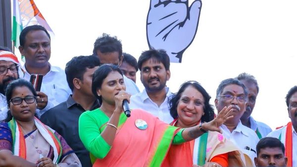 పులి బిడ్డను, ఆ దమ్ము నాకుంది - షర్మిల..!!