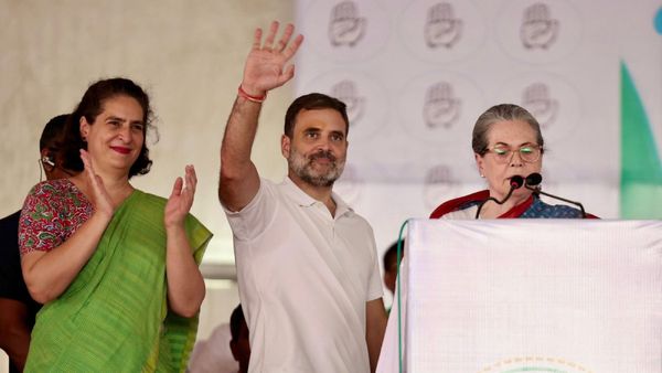 నా కొడుకుని మీ చేతుల్లో పెడుతున్నా-నిరాశపర్చడు- రాయ్ బరేలీ ఓటర్లతో సోనియా..!