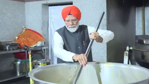 గరిటె తిప్పిన ప్రధాని మోదీ