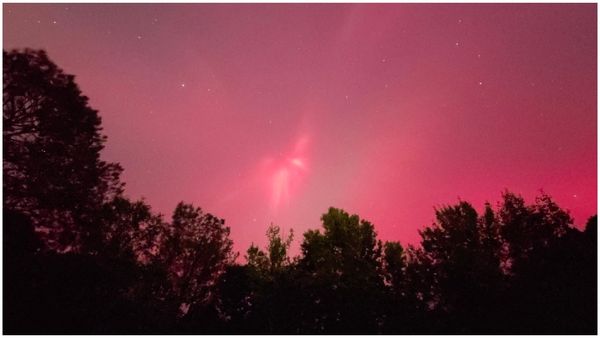 రంగులు మారిన ఆకాశం: బిత్తరపోతోన్న జనం