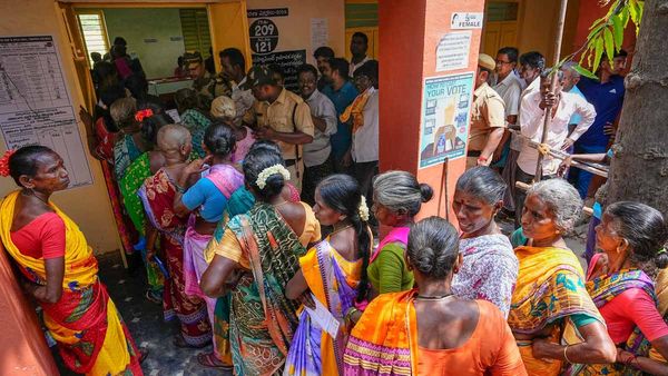 తిరుపతిలో క్లైమాక్స్ లో మామలు ఎంట్రీ, వీపు, ముడ్డి రెండు పగిలిపోయాయి. దొంగఓటు కాదు!