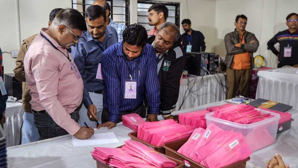 పోస్టల్ బ్యాలెట్ పై వైసీపీ కీలక నిర్ణయం - కలిసొచ్చేనా..!!