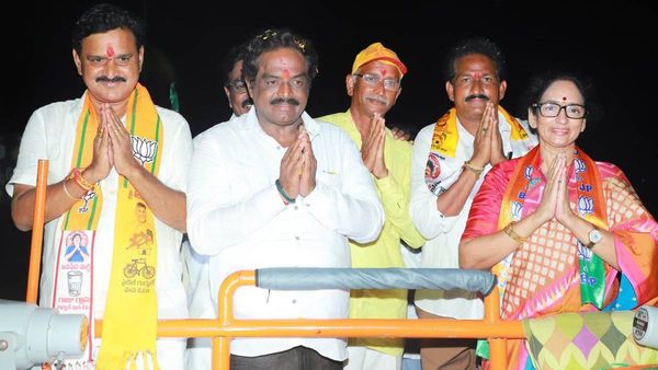 ప్రభాస్ ఫ్యామిలీ మద్దతు వారికే ! నరసాపురంలో నేరుగా ప్రచారంలోకి..