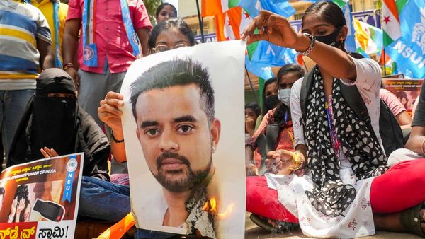 ప్రజ్వల్ రేవణ్ణను విదేశాలకు పంపించిందే ఆయన, మాజీ ప్రధాని పనికి?, సీఎం ఇదే చెప్పింది!