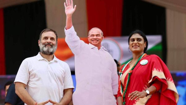 నా చెల్లి షర్మిల పార్లమెంట్ లో ఉండాలి.. వైఎస్ నాన్నకు ఫ్రెండ్-రాహుల్ ఎమోషనల్..!